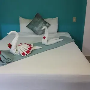 Hotel Playa Y Mar Suites - Avenida Quinta - Only 1 Block From Beach!!!, Playa del Carmen
